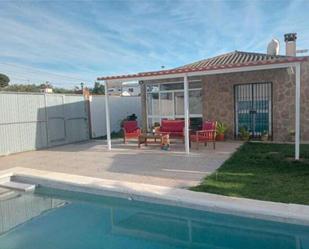Piscina de Casa adosada en venda en Puerto Real amb Jardí privat, Terrassa i Traster