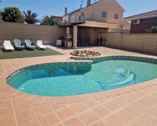 Swimming pool of Single-family semi-detached for sale in Villa del Prado  with Heating, Private garden and Terrace