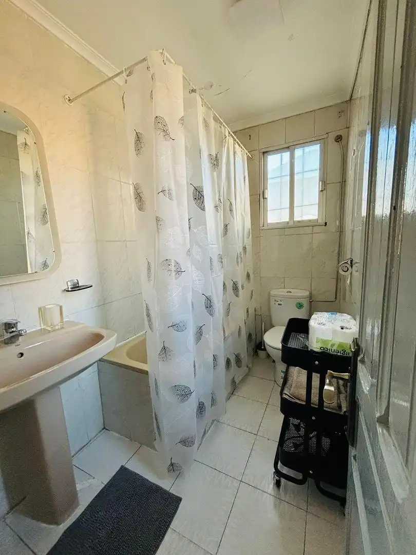 Piso de alquiler en Avenida de Valladolid, 2, Ciudad Jardín -Vista Alegre Baño de Piso de alquiler en Zamora Capital con Amueblado, Lavadora y Microondas