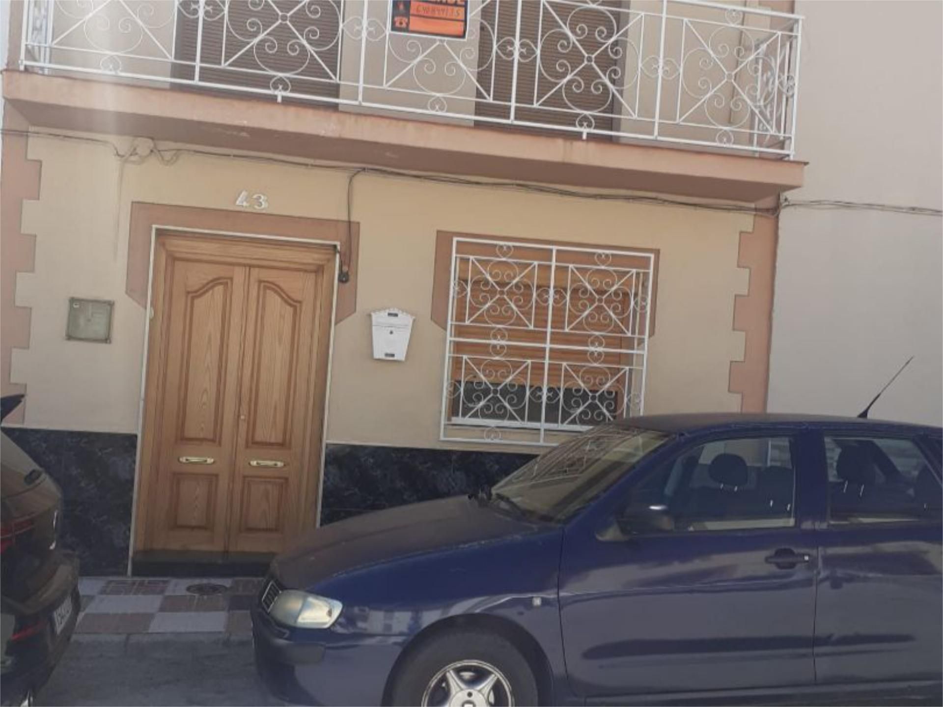 Vista exterior de Casa adosada en venda en Pinos Puente amb Balcó
