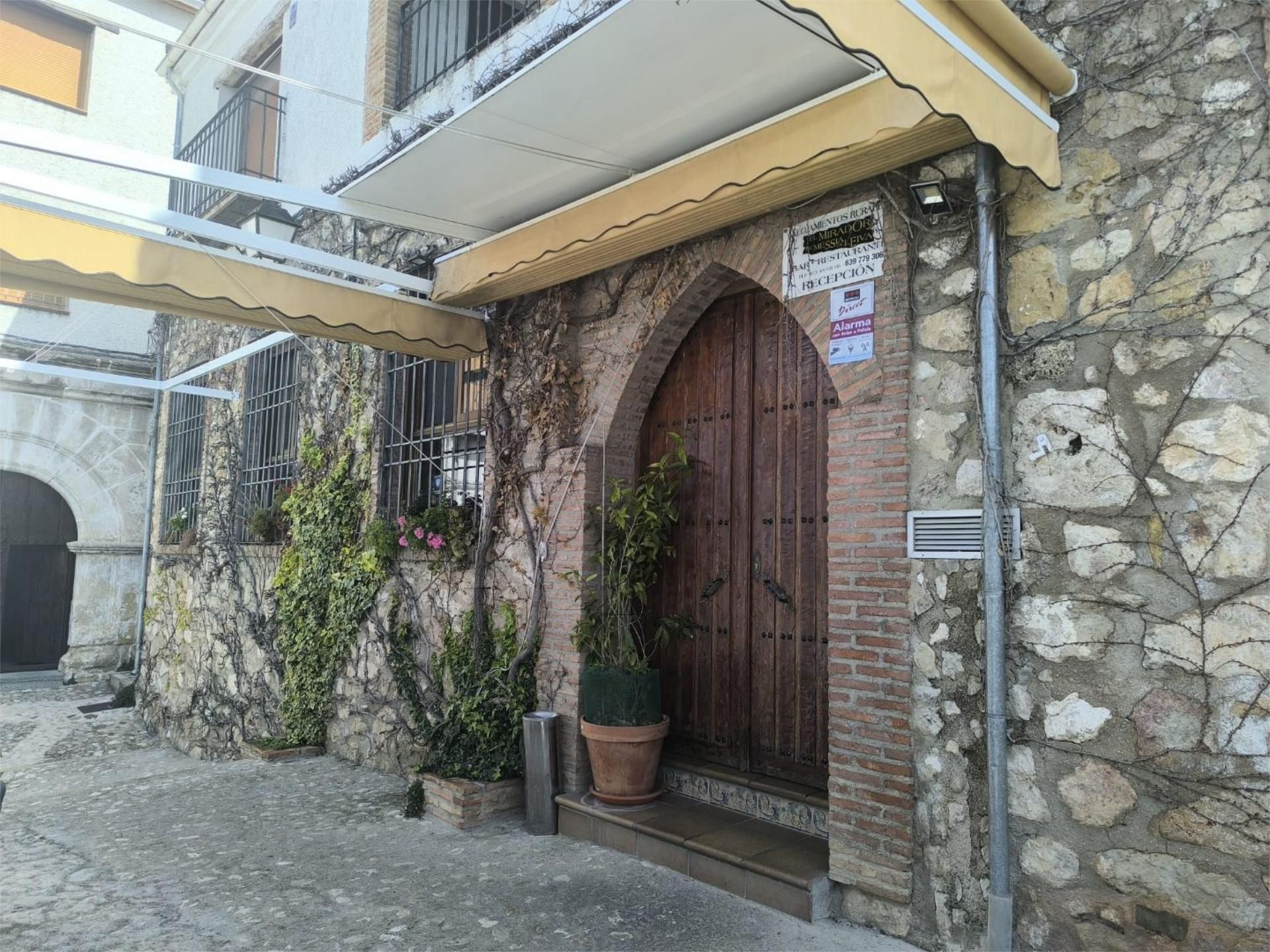 Geschaftsraum miete in Segura de la Sierra mit Klimaanlage, Heizung und Möbliert
