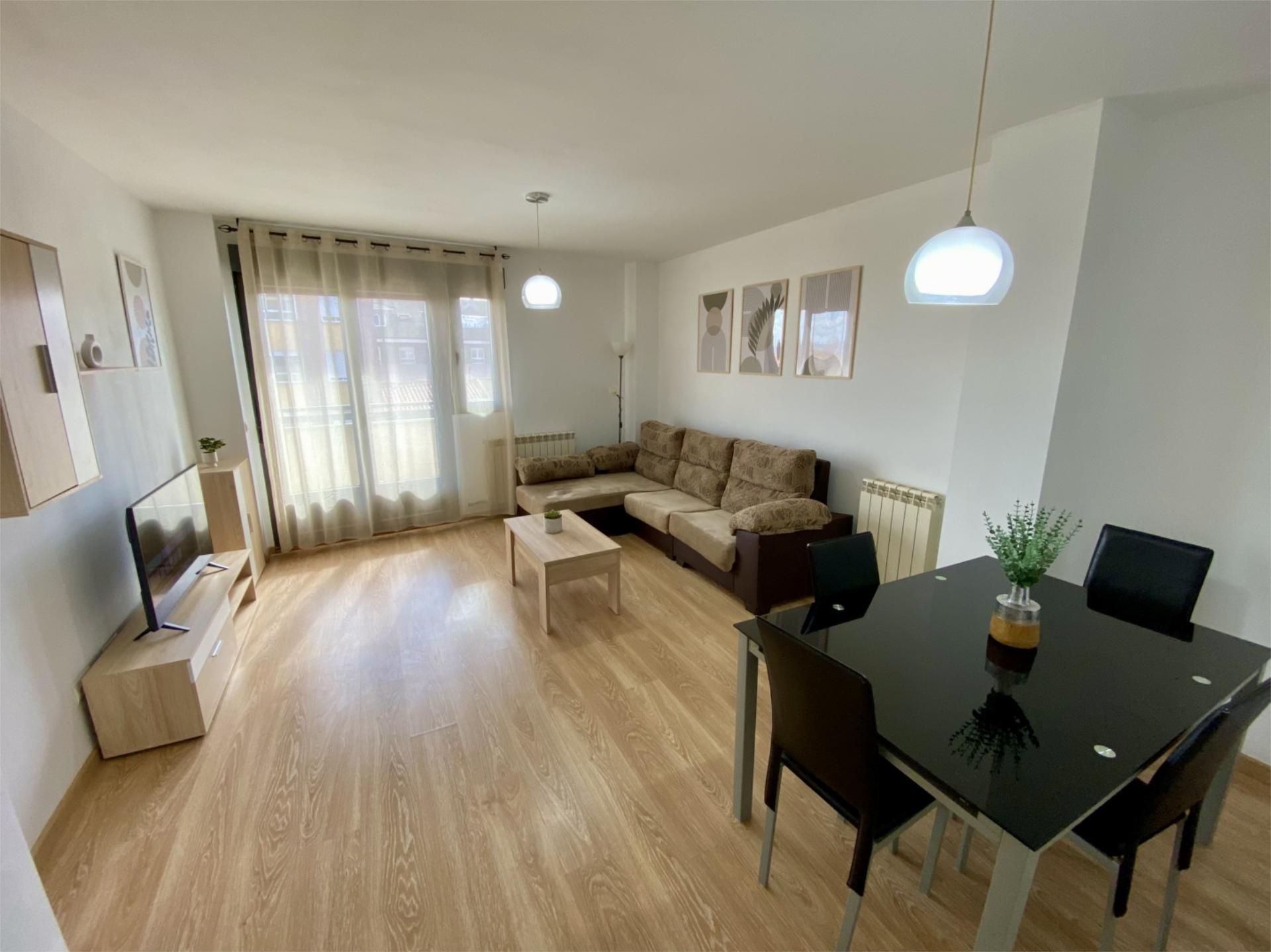 Living room of Flat to rent in Valverde de la Virgen  with Heating, Parquet flooring and Terrace
