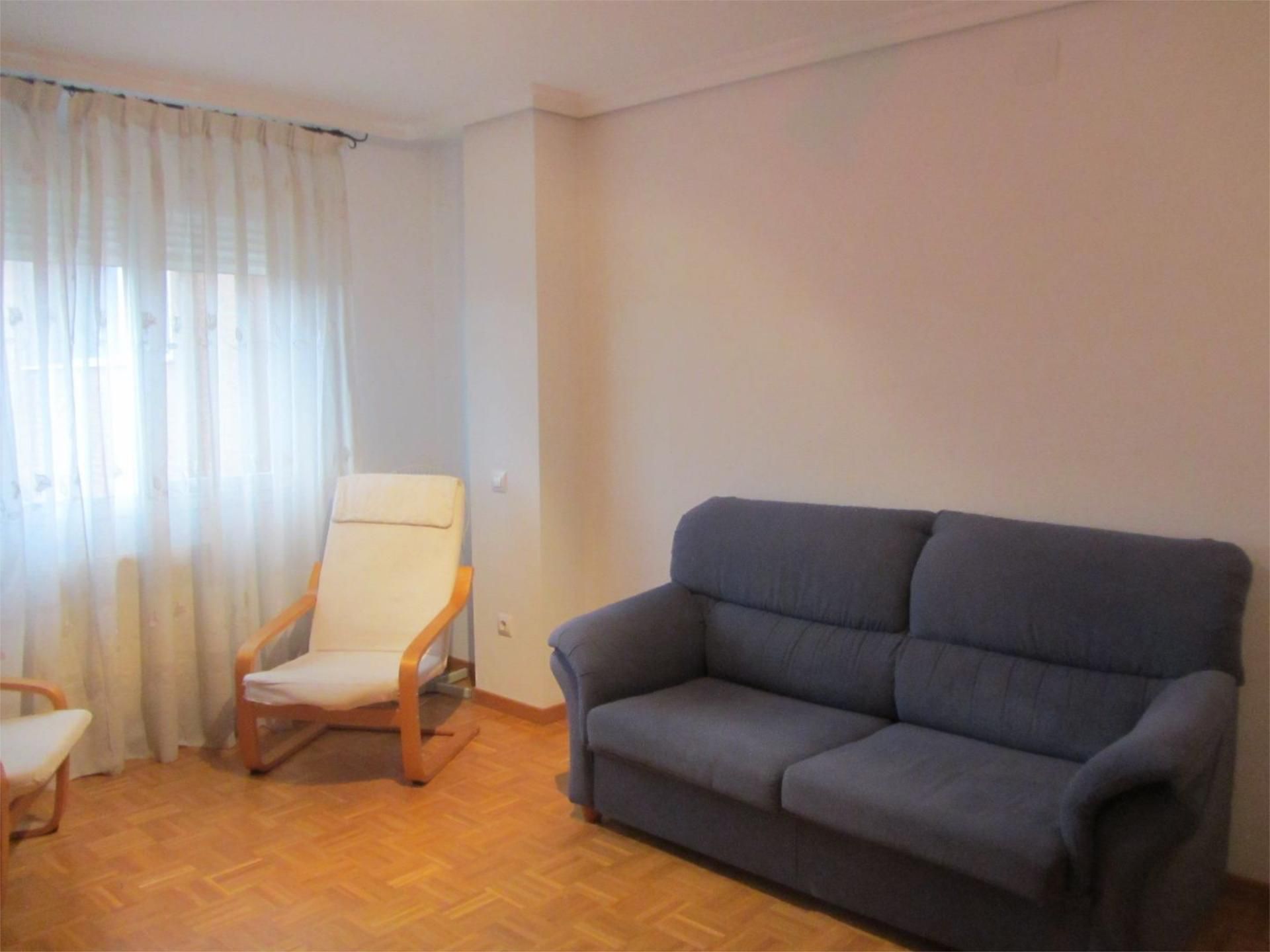 Living room of Flat to rent in Cuenca Capital  with Heating, Parquet flooring and Terrace