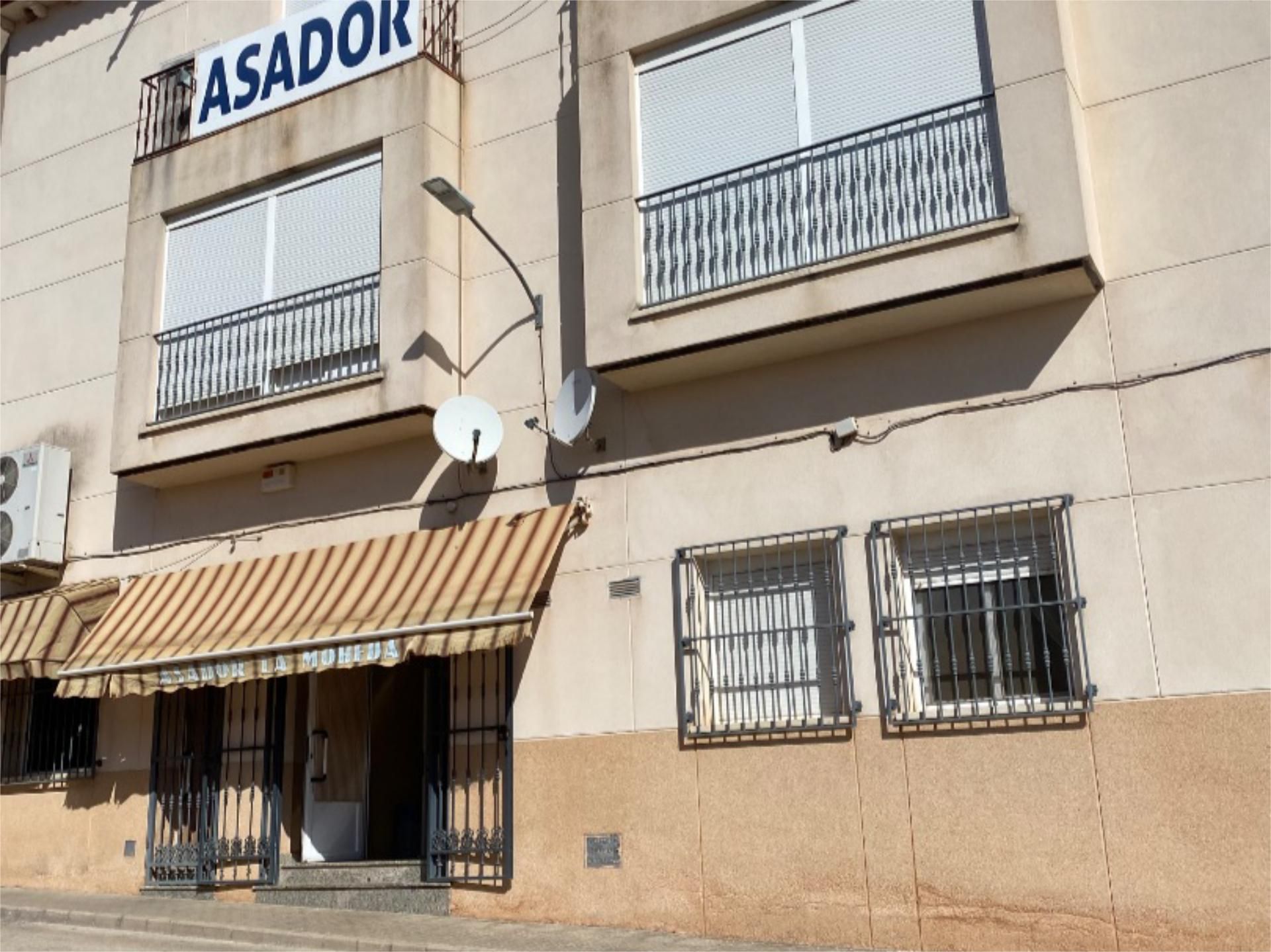 Vista exterior de Piso en venta en La Solana   con Aire acondicionado, Calefacción y Balcón
