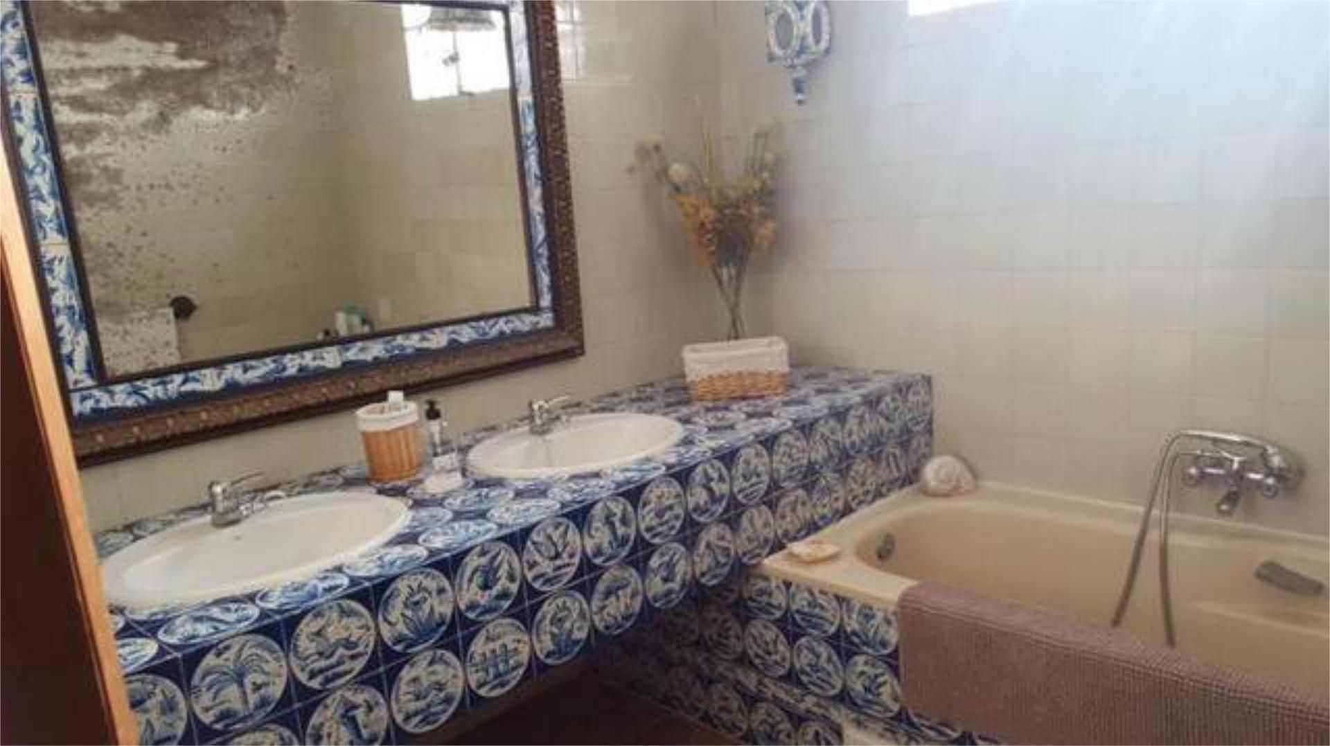 Bathroom of Single-family semi-detached for sale in El Castillo de las Guardas  with Heating, Private garden and Terrace