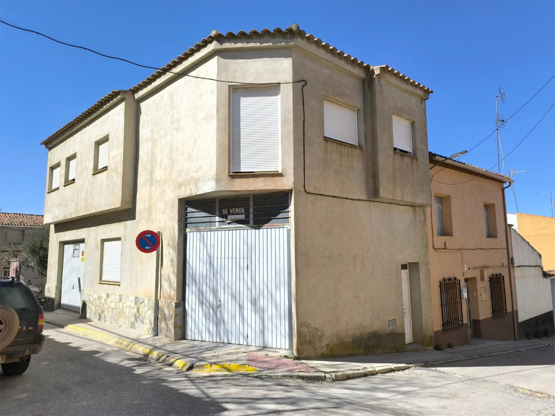 Vista exterior de Casa adosada en venda en Alpera amb Traster i Balcó
