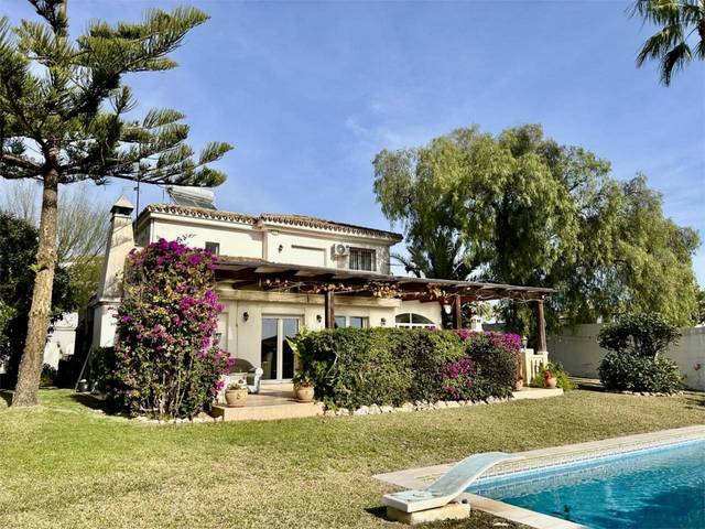 Casa-chalet en Venta en Avenida del Cortijo, 15 en Calahonda