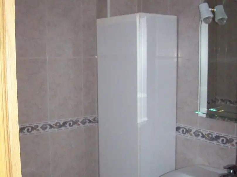 Room in Calle Valencia, 4, Barrio de Zaidín Bathroom of Flat for share in Granada with Furnished and Balcony
