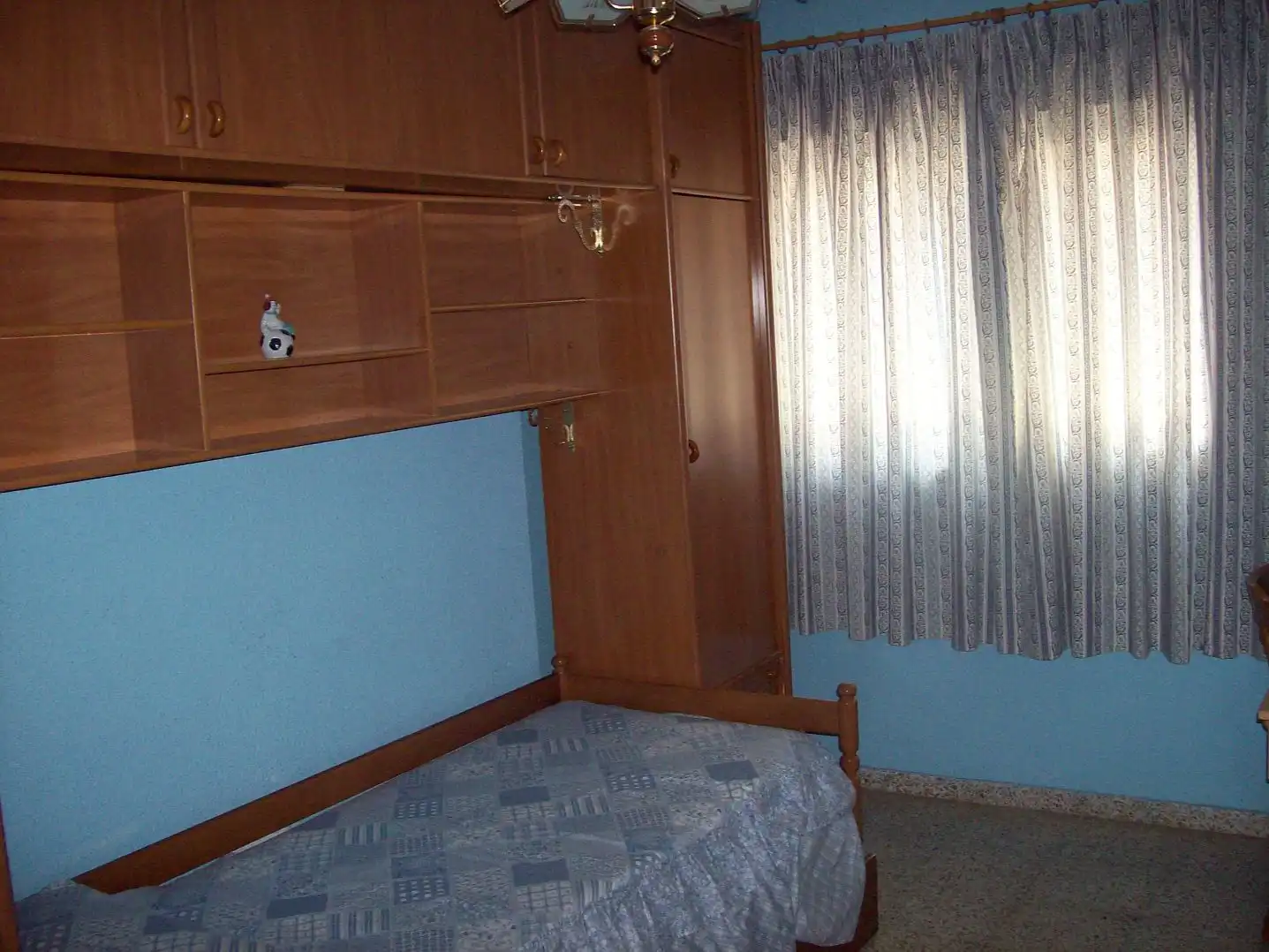 Room in Calle Valencia, 4, Barrio de Zaidín Bedroom of Flat for share in Granada with Furnished and Balcony