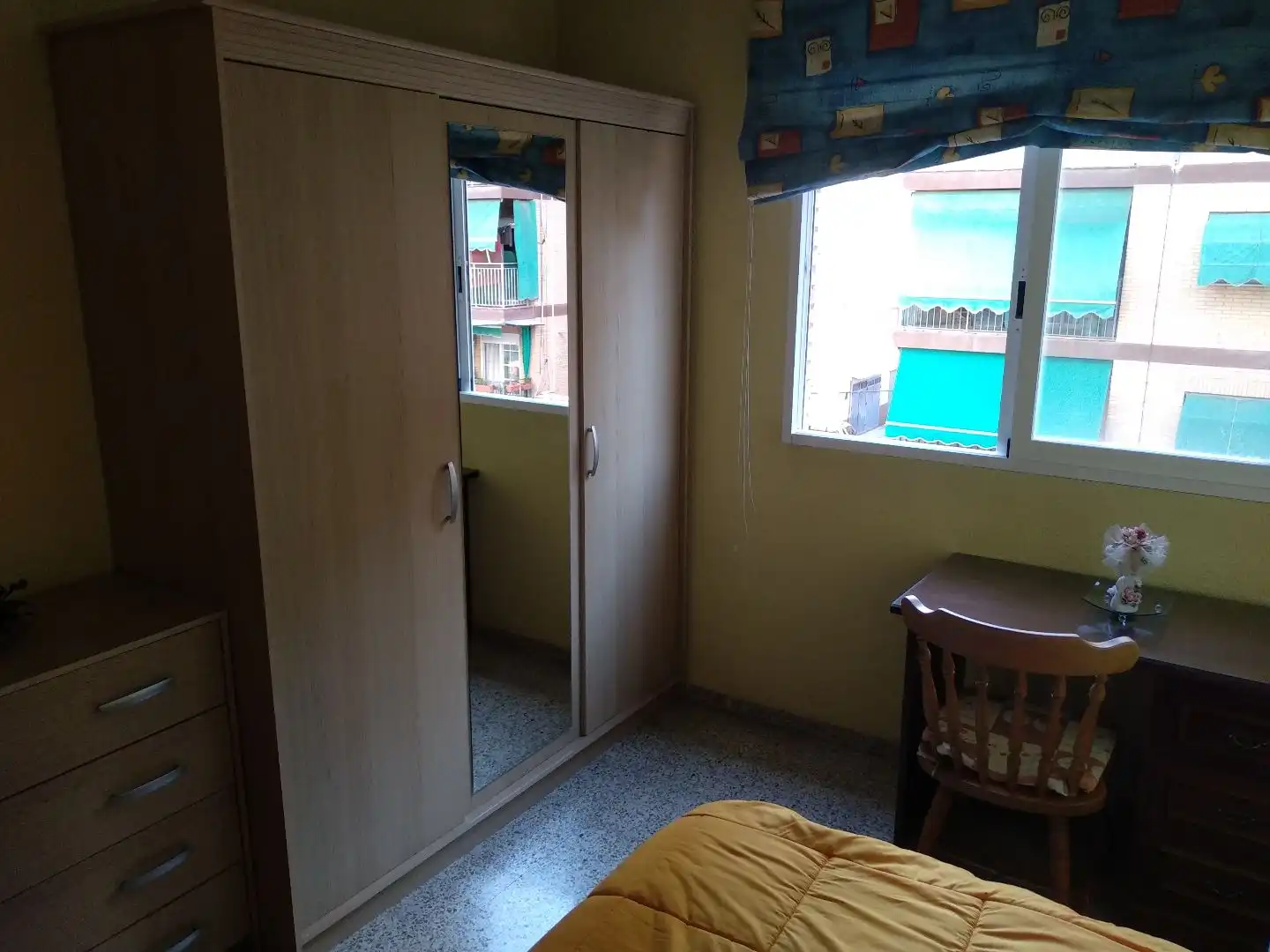 Room in Calle Valencia, 4, Barrio de Zaidín Bedroom of Flat for share in Granada with Furnished and Balcony
