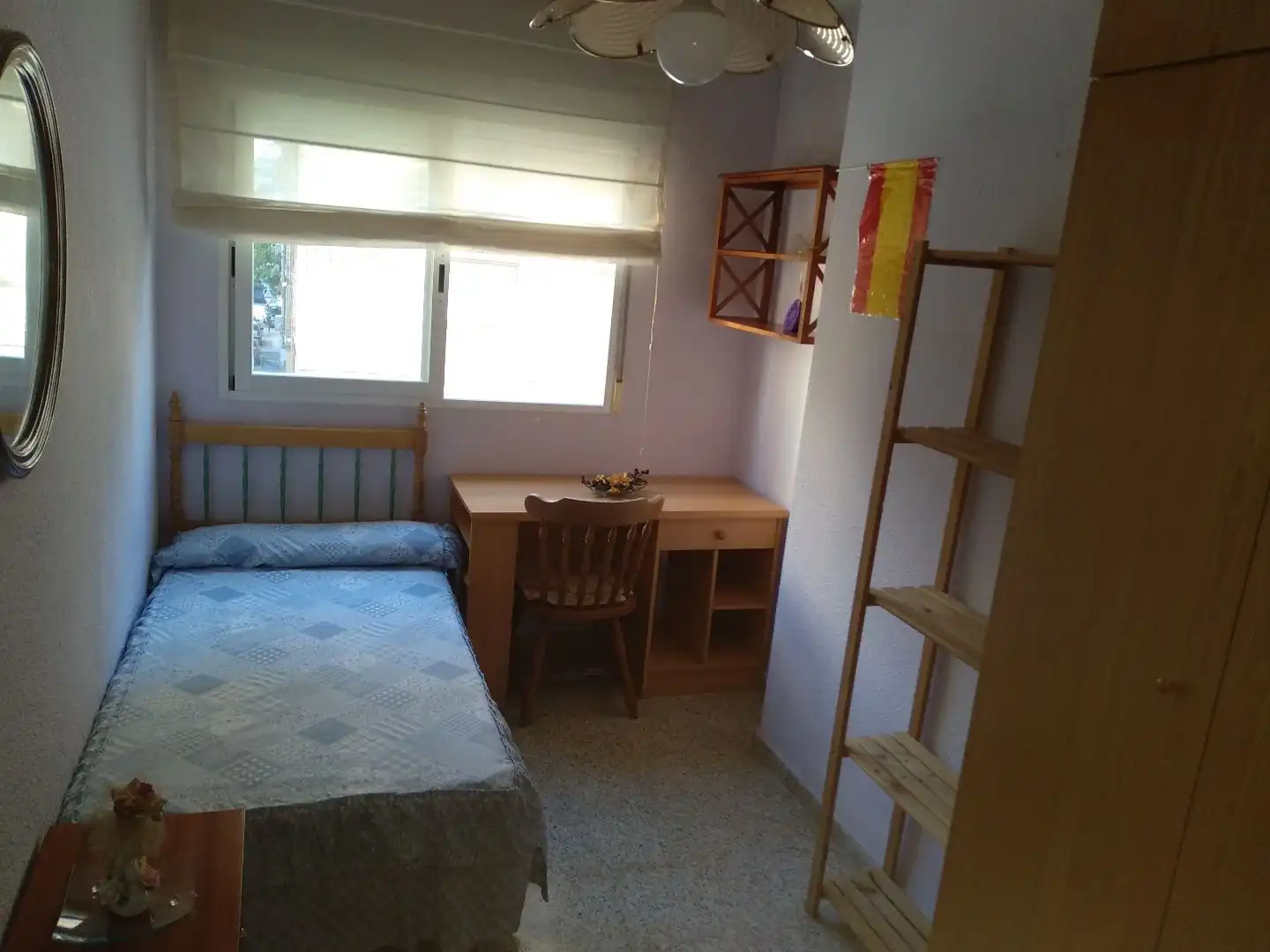 Room in Calle Valencia, 4, Barrio de Zaidín Bedroom of Flat for share in Granada with Furnished and Balcony