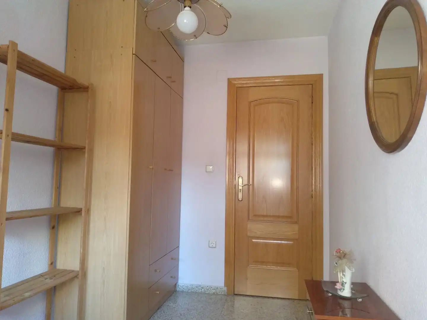 Room in Calle Valencia, 4, Barrio de Zaidín Bedroom of Flat for share in Granada with Furnished and Balcony