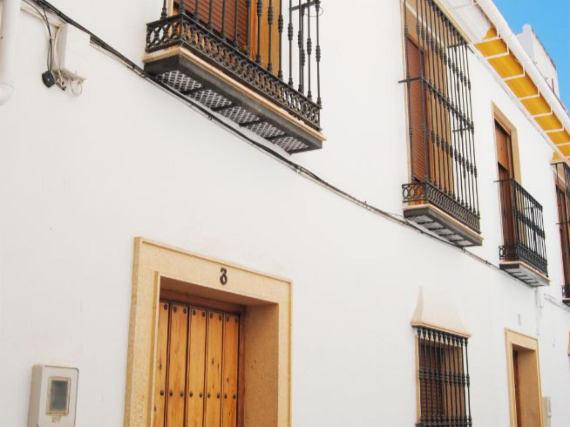Vista exterior de Casa adosada en venda en Puente Genil amb Balcó