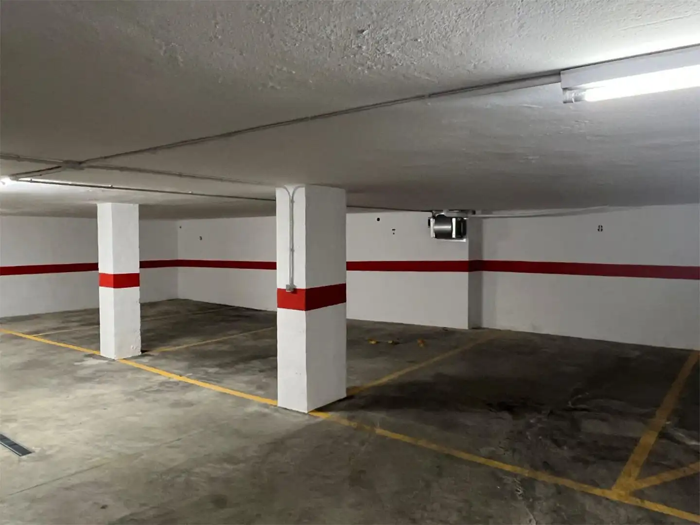 Parkplatz von Garage zur Miete in Rute