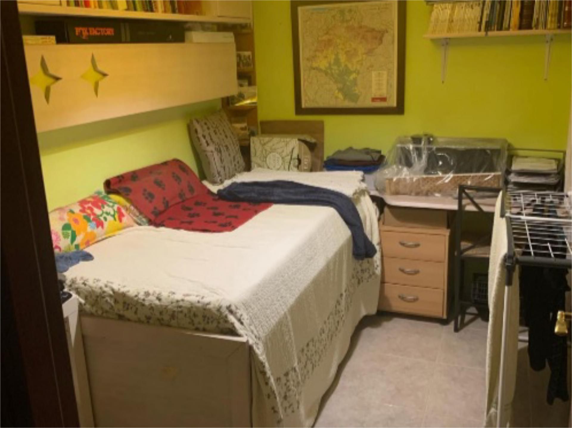 Bedroom of Flat to share in Sevilla la Nueva  with Air Conditioner, Heating and Swimming Pool