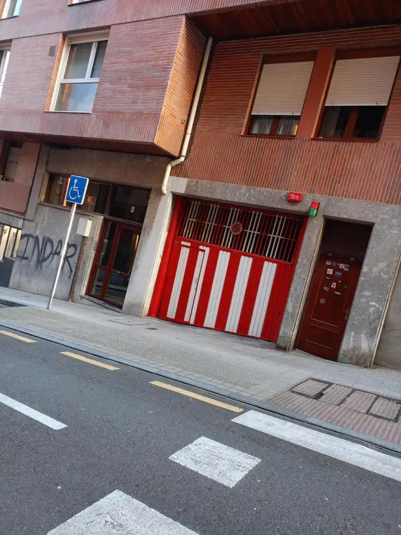 Parkplatz von Garage zur Miete in Getxo 