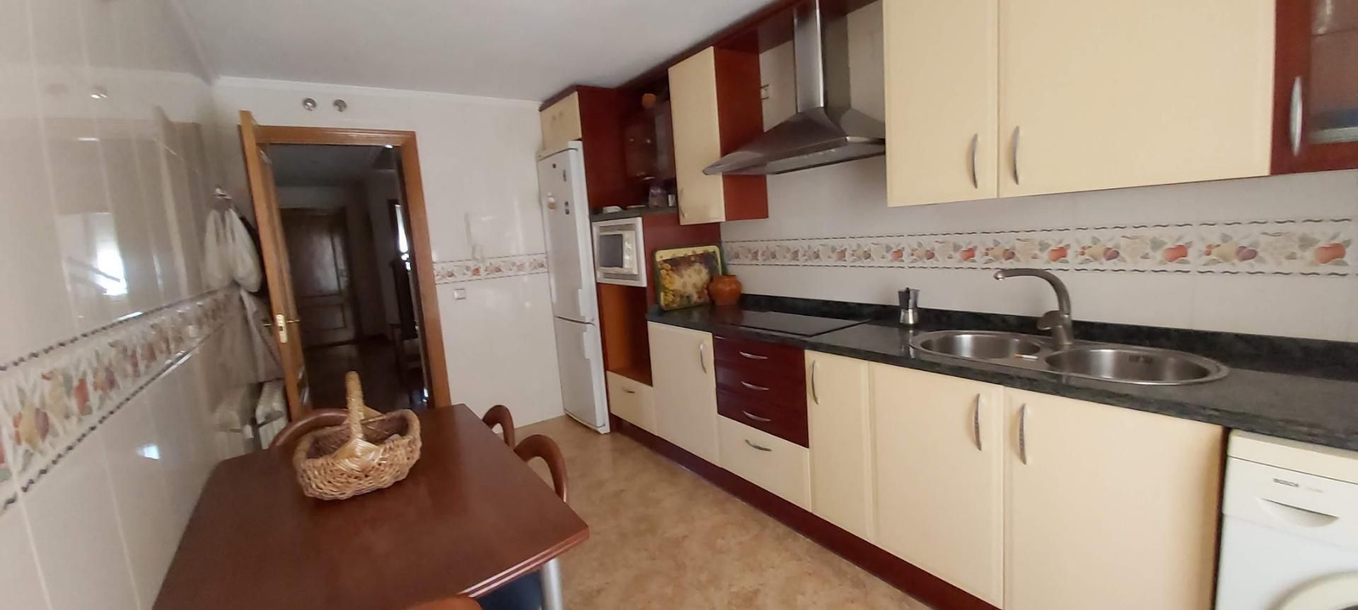 Cuina de Casa o xalet de lloguer en Salamanca Capital amb Calefacció, Parquet i Moblat