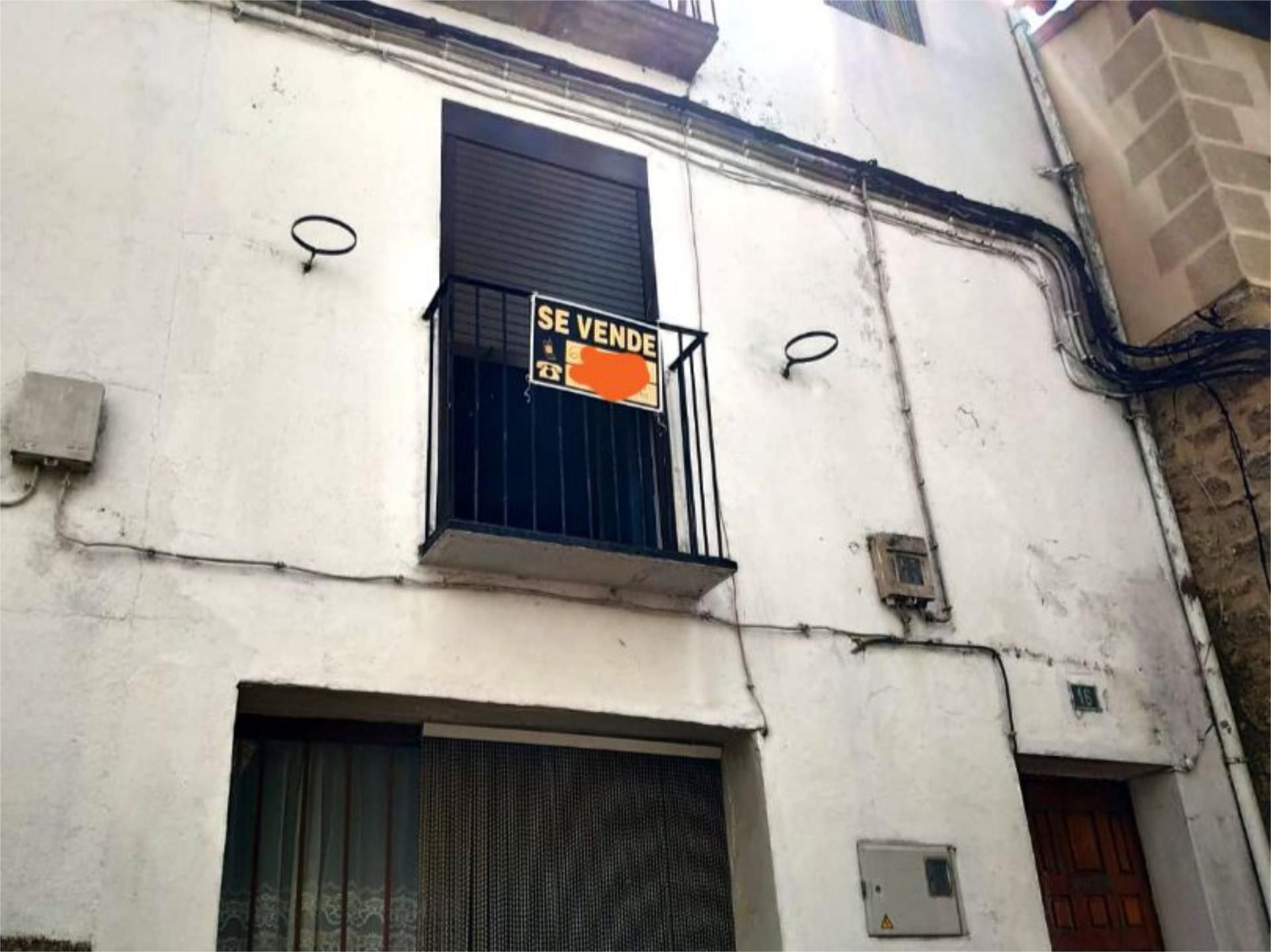 Casa adosada en venda a Calle Galindo, 16, Gata Vista exterior de Casa adosada en venda en Gata amb Calefacció, Traster i Moblat