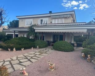 Vista exterior de Casa o xalet en venda en Petrer amb Aire condicionat, Terrassa i Piscina