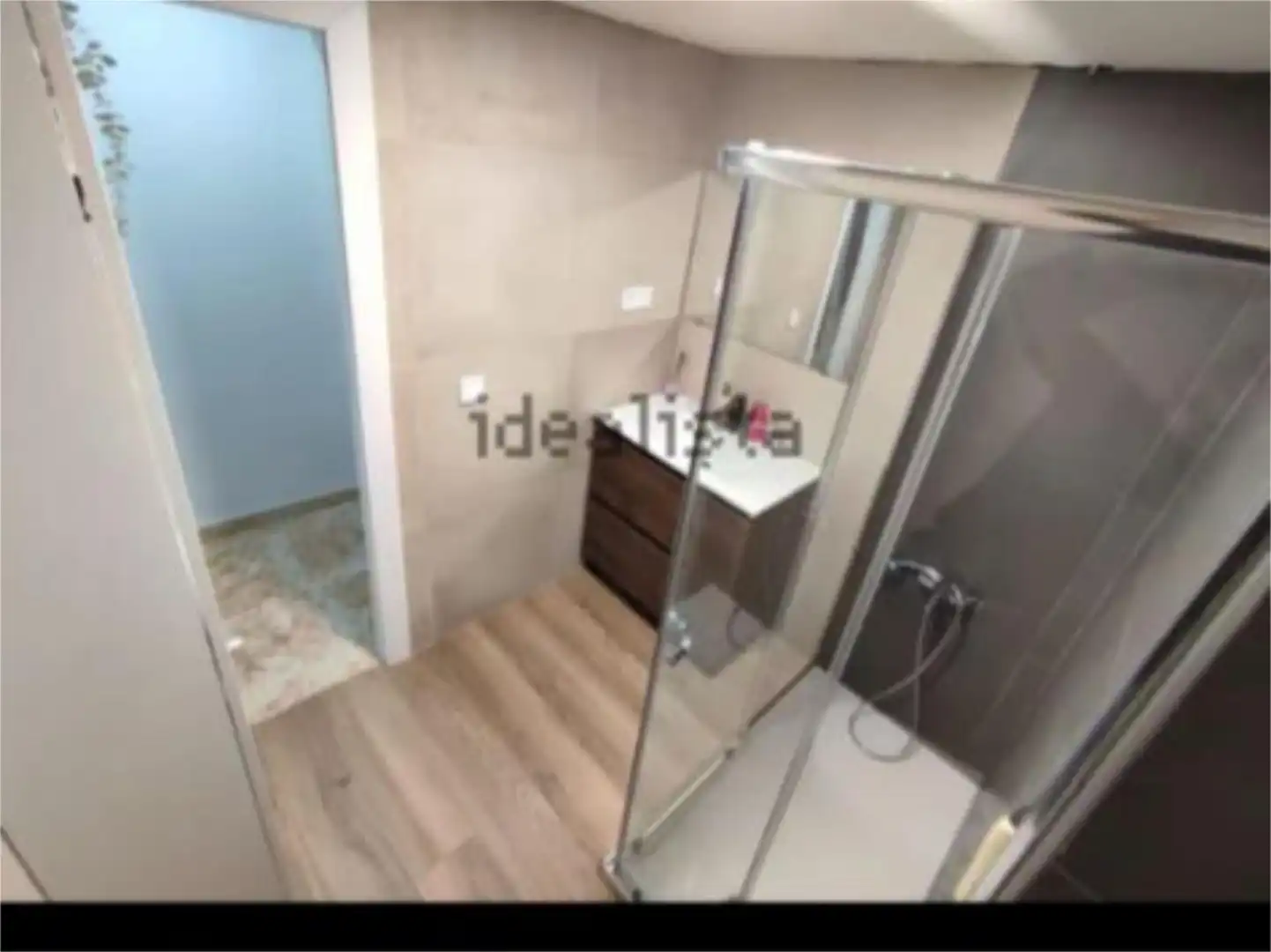 Zimmer in Carrer de Monterrey, 95, San Ramón - Monte de Piedad Badezimmer von Wohnung zur untervermieten in Xirivella mit Möbliert