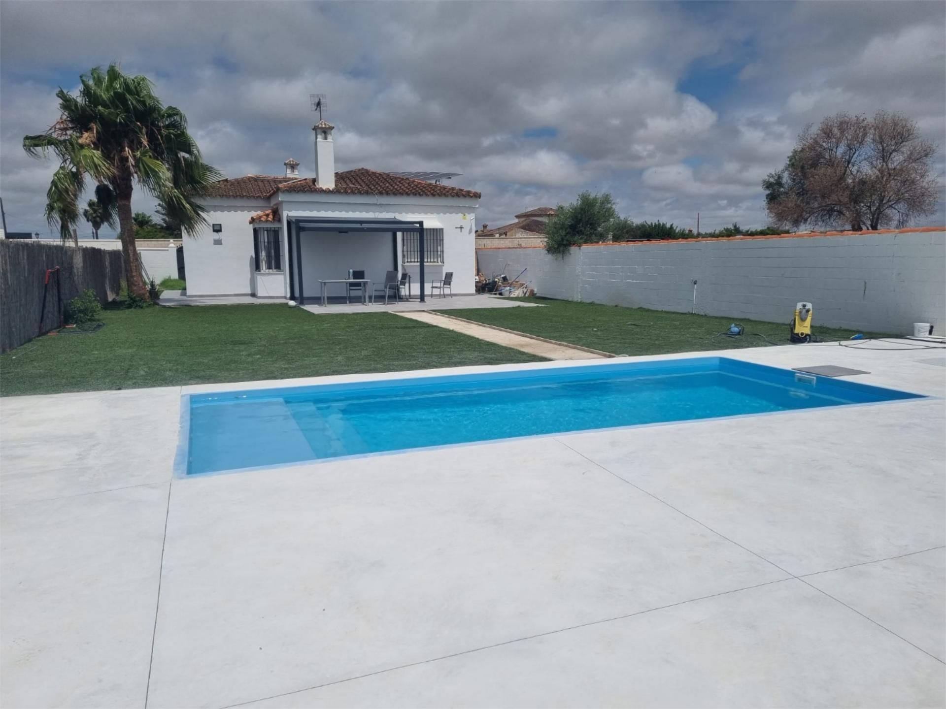 Piscina de Finca rústica en venda en El Puerto de Santa María amb Piscina i Balcó