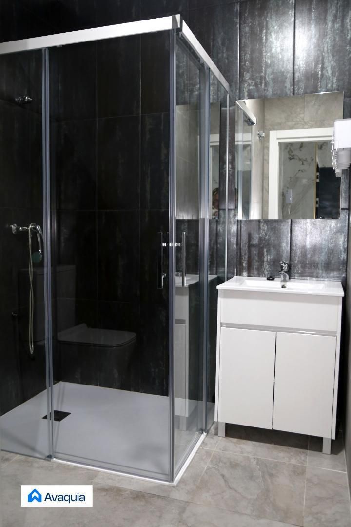 Bathroom of Study to rent in Rociana del Condado