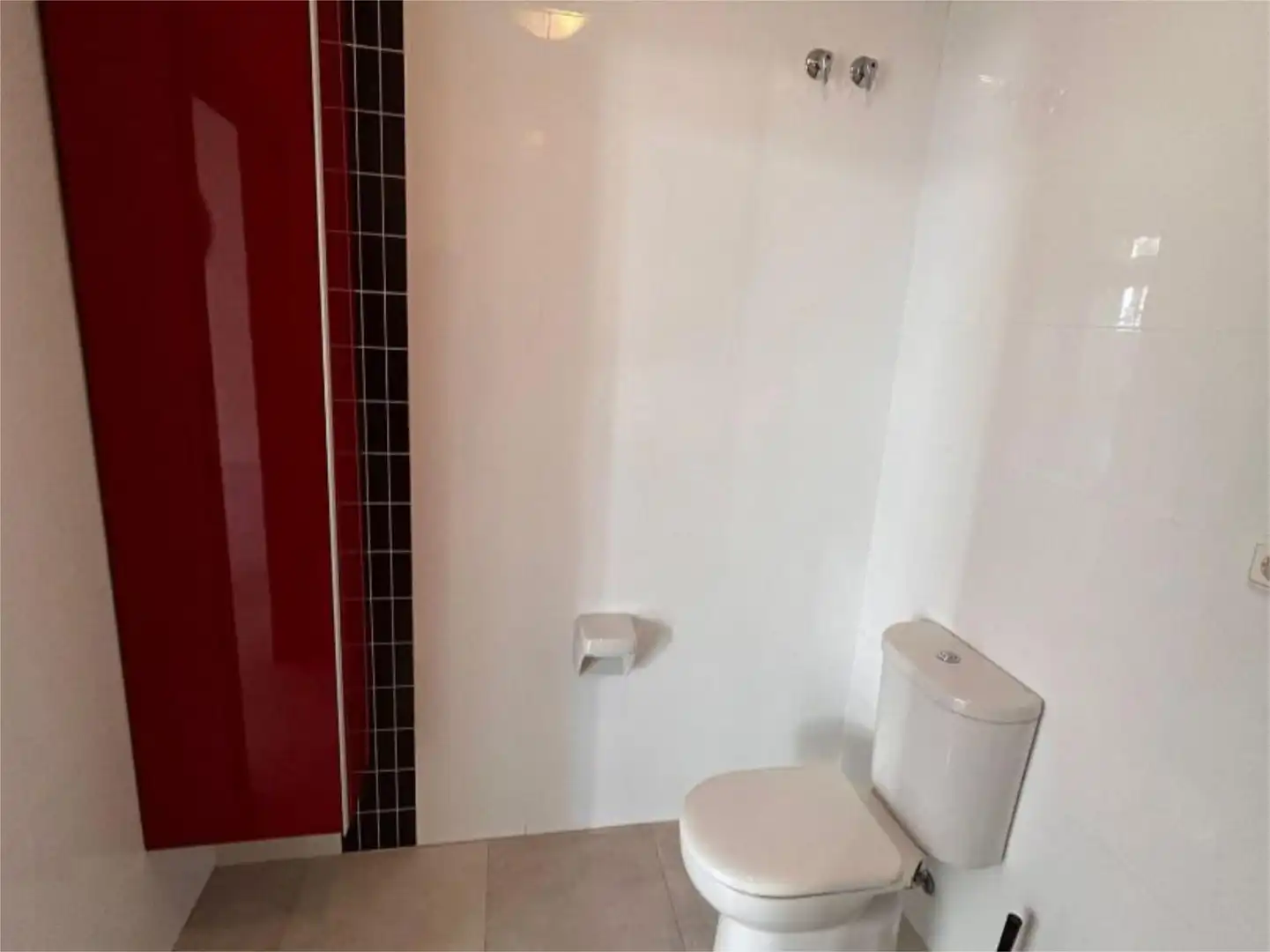 Local de alquiler en Calle Manuel Navarro Mollor, 2, Puerto de Estepona Baño de Local de alquiler en Estepona con Aire acondicionado y Calefacción