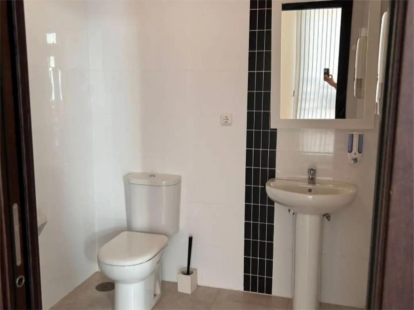 Local de alquiler en Calle Manuel Navarro Mollor, 2, Puerto de Estepona Baño de Local de alquiler en Estepona con Aire acondicionado y Calefacción