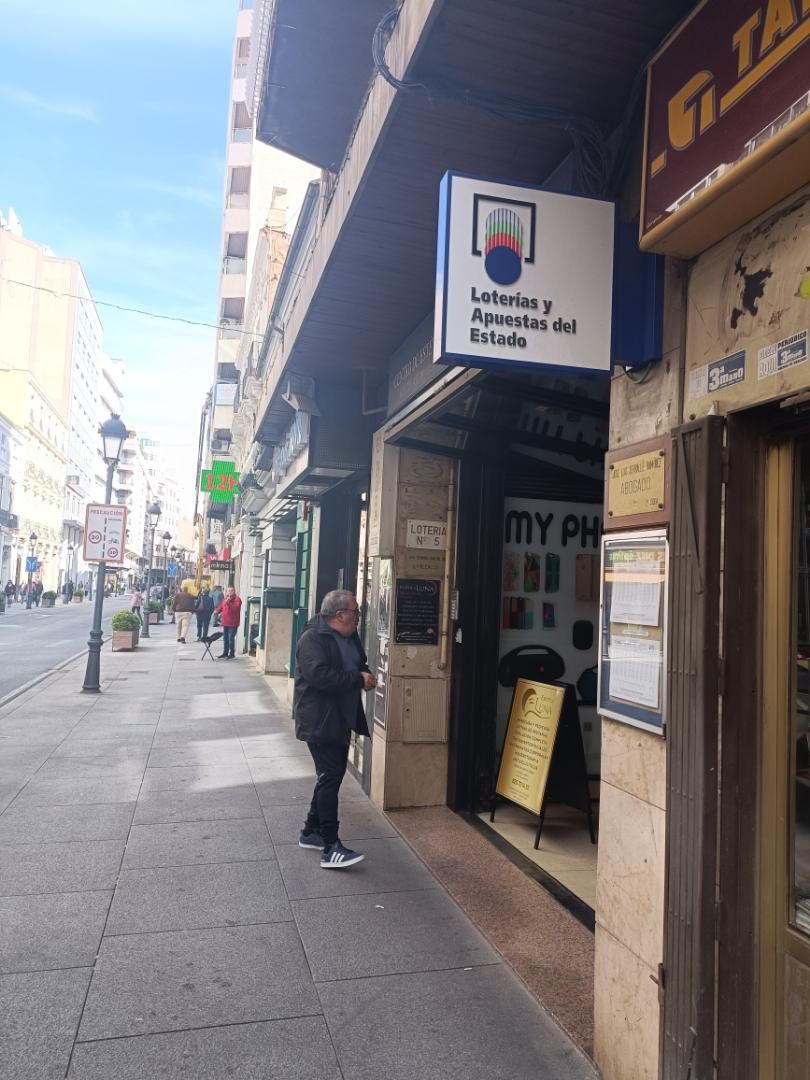 Exterior view of Office for sale in  Albacete Capital  with Air Conditioner, Heating and Parquet flooring