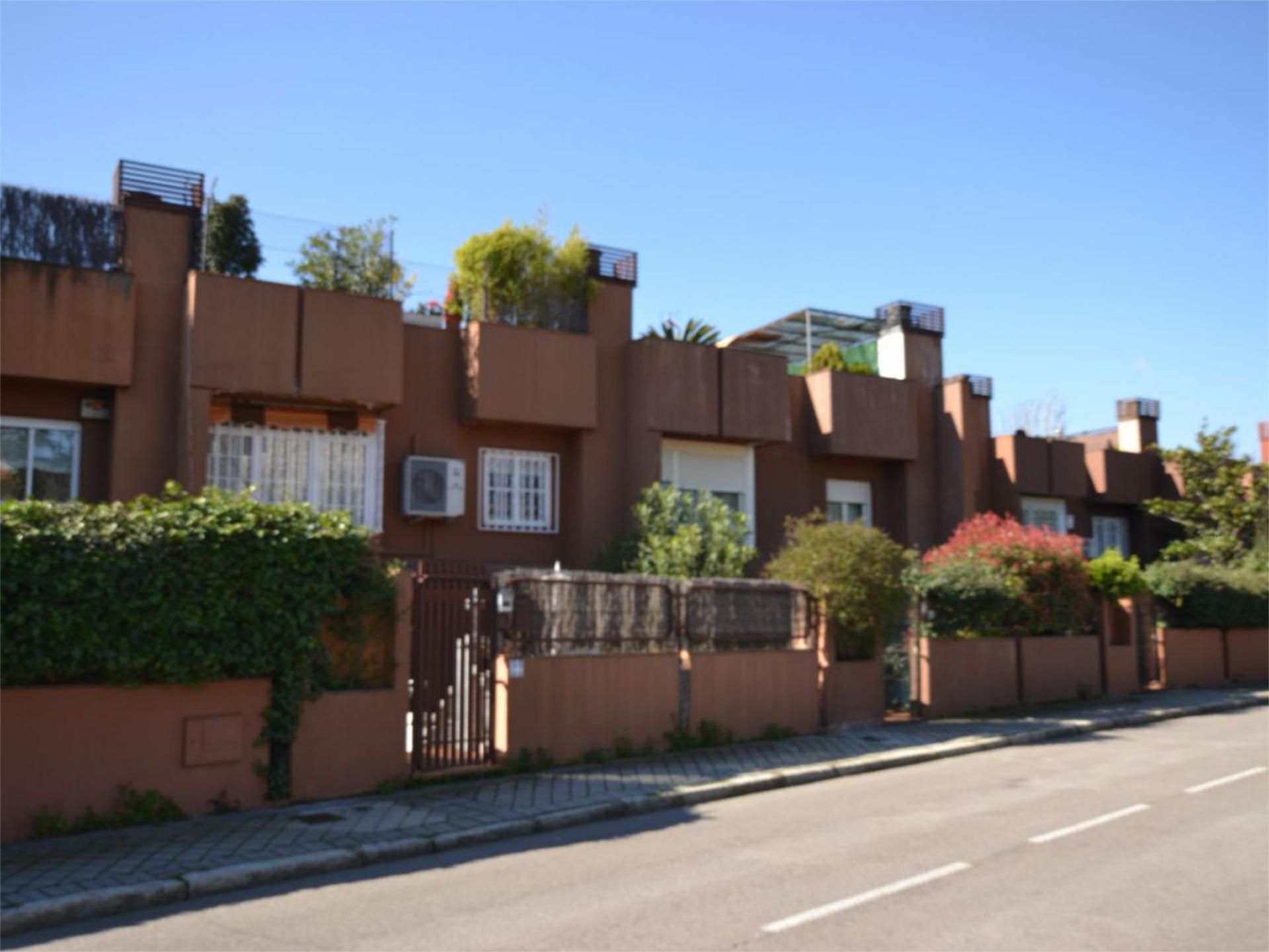 Vista exterior de Casa o xalet en venda en  Madrid Capital amb Aire condicionat, Calefacció i Jardí privat