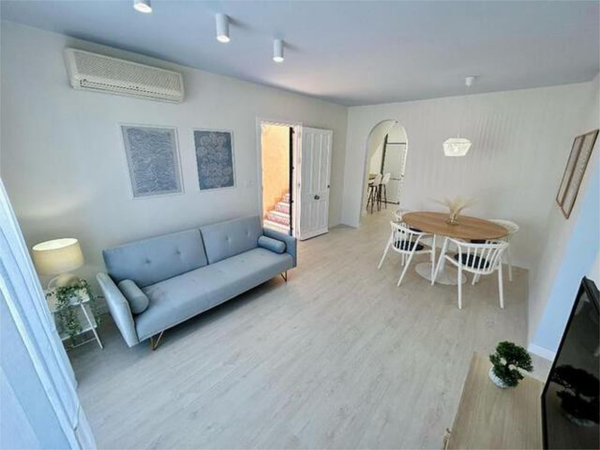 Sala d'estar de Apartament en venda en Torrevieja amb Terrassa i Piscina