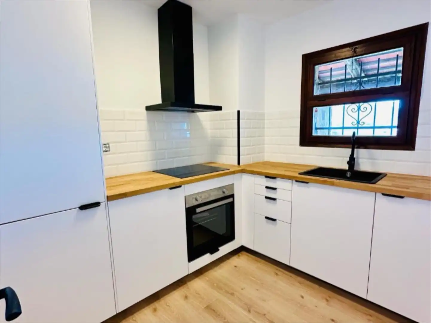 Casa adosada en venta en Carrer del Berguedà, 40, Cabanyes - Mas Ambrós - Mas Pallí Cocina de Casa adosada en venta en Calonge i Sant Antoni con Aire acondicionado, Terraza y Balcón