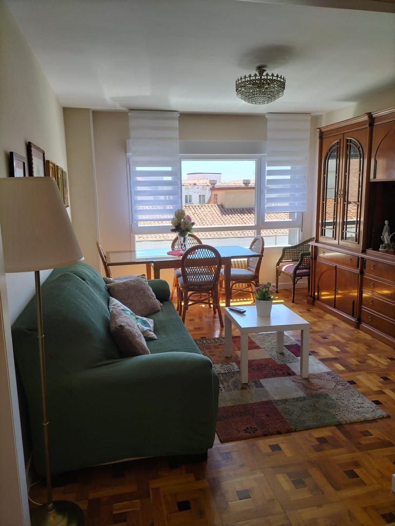 Flat to share in Calle Uría, 43, Barrio del Centro