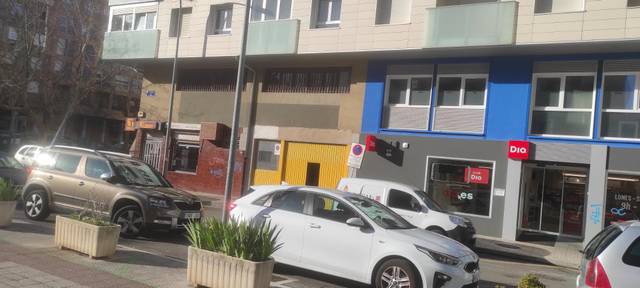 Local comercial en Venta en Plaza de los Tilos en Barañain
