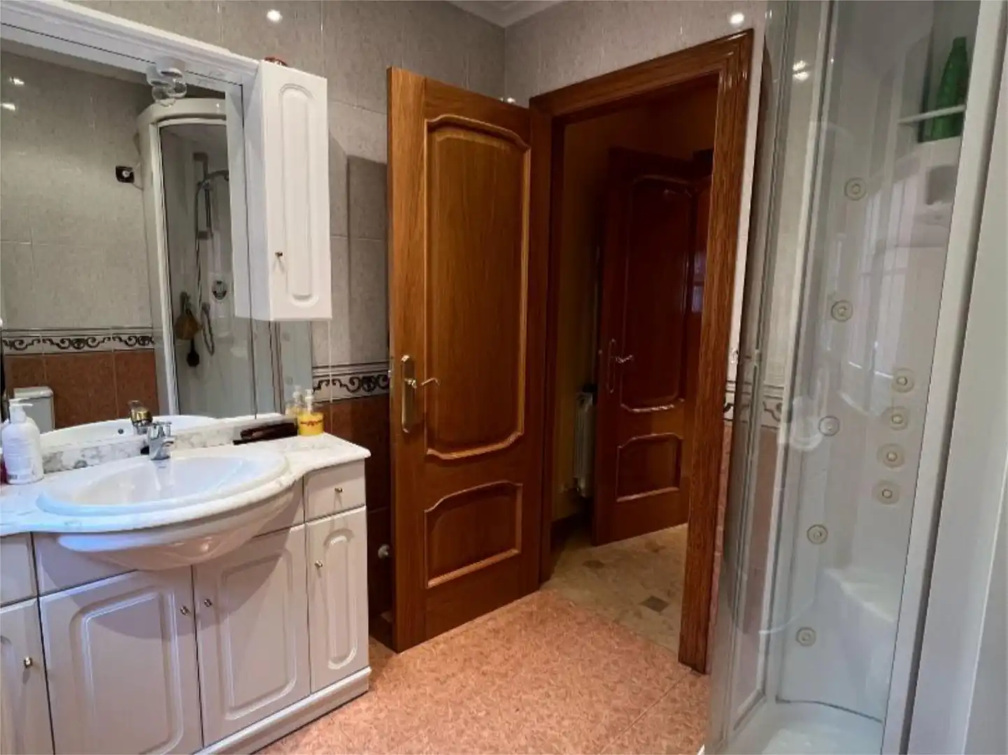 Wohnung zum Verkauf in Calle los Reyes, 20, Bustillo del Páramo Badezimmer von Wohnung zum Verkauf in Bustillo del Páramo mit Heizung, Privatgarten und Parkett