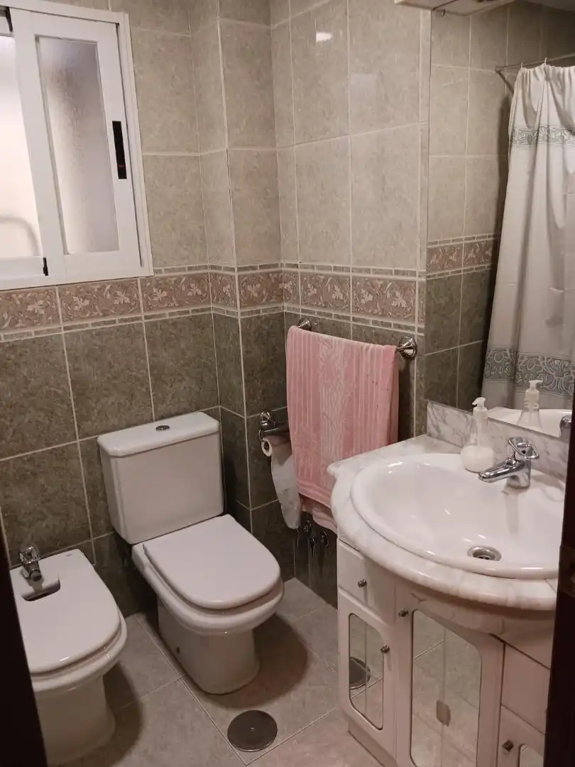 Piso en venta en Calle Fernando el Católico, 6, Alcalá la Real Baño de Piso en venta en Alcalá la Real con Amueblado