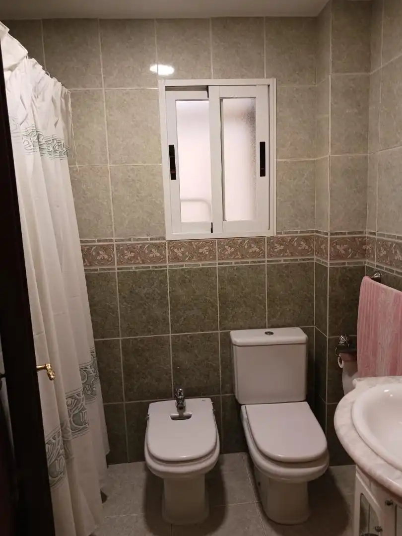 Piso en venta en Calle Fernando el Católico, 6, Alcalá la Real Baño de Piso en venta en Alcalá la Real con Amueblado