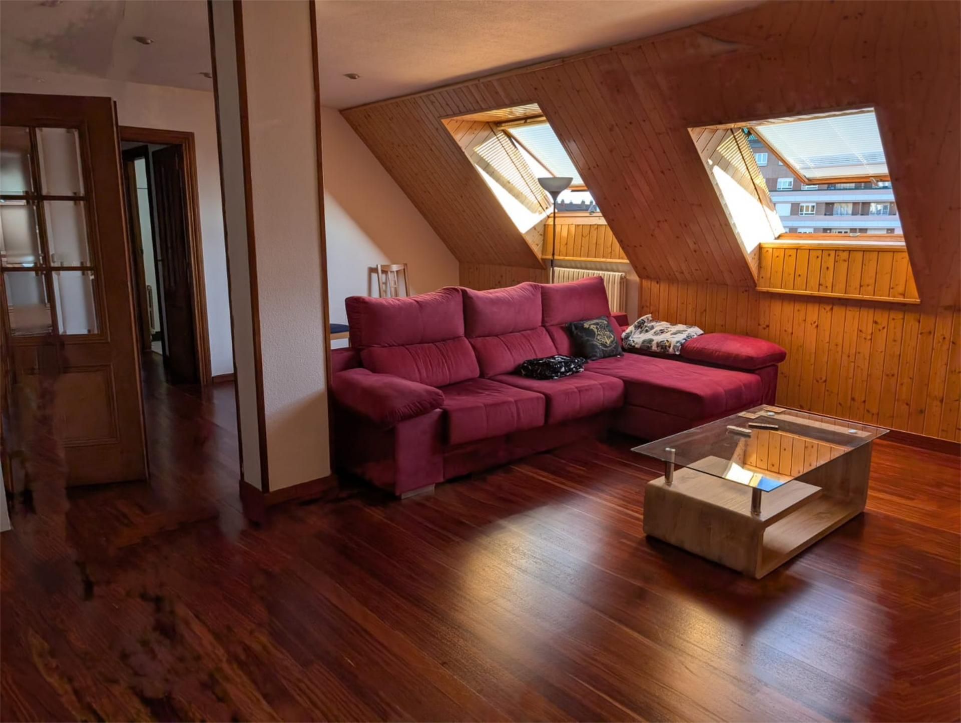 Attic to rent in Calle Máximo Cayón Waldaliso, 3, San Claudio - La Chantría