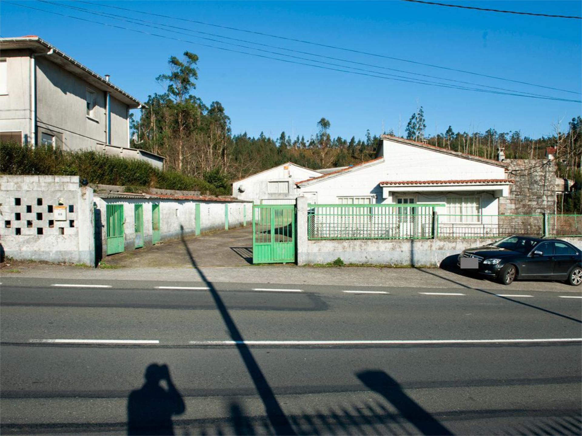 Vista exterior de Nau industrial en venda en Santiago de Compostela  amb Calefacció