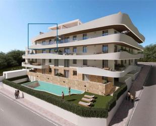 Vista exterior de Àtic en venda en Estepona amb Terrassa i Piscina