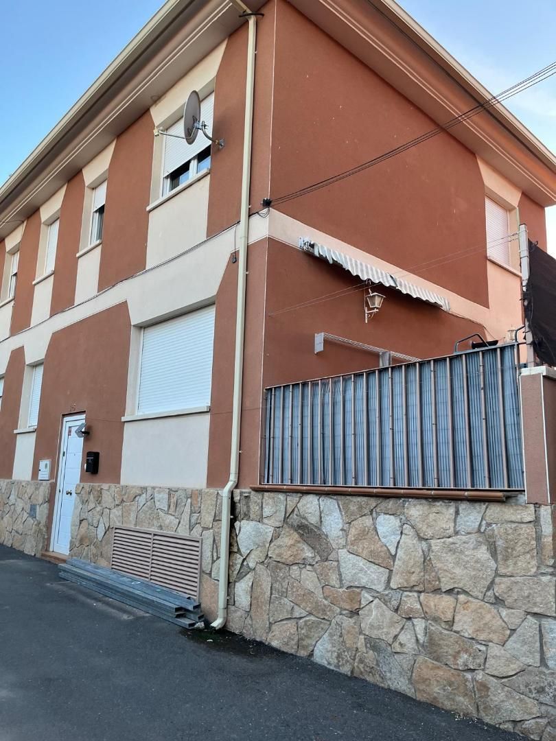 Exterior view of House or chalet for sale in El Fresno  with Heating, Terrace and Oven
