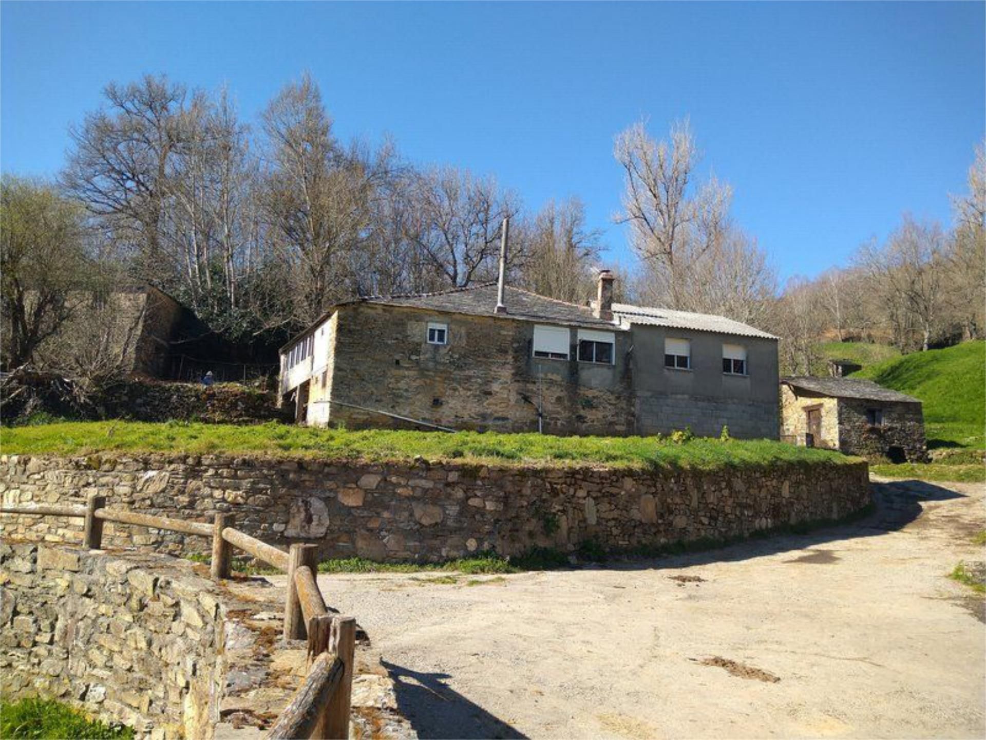Exterior view of Flat for sale in Pedrafita do Cebreiro  with Heating, Private garden and Furnished