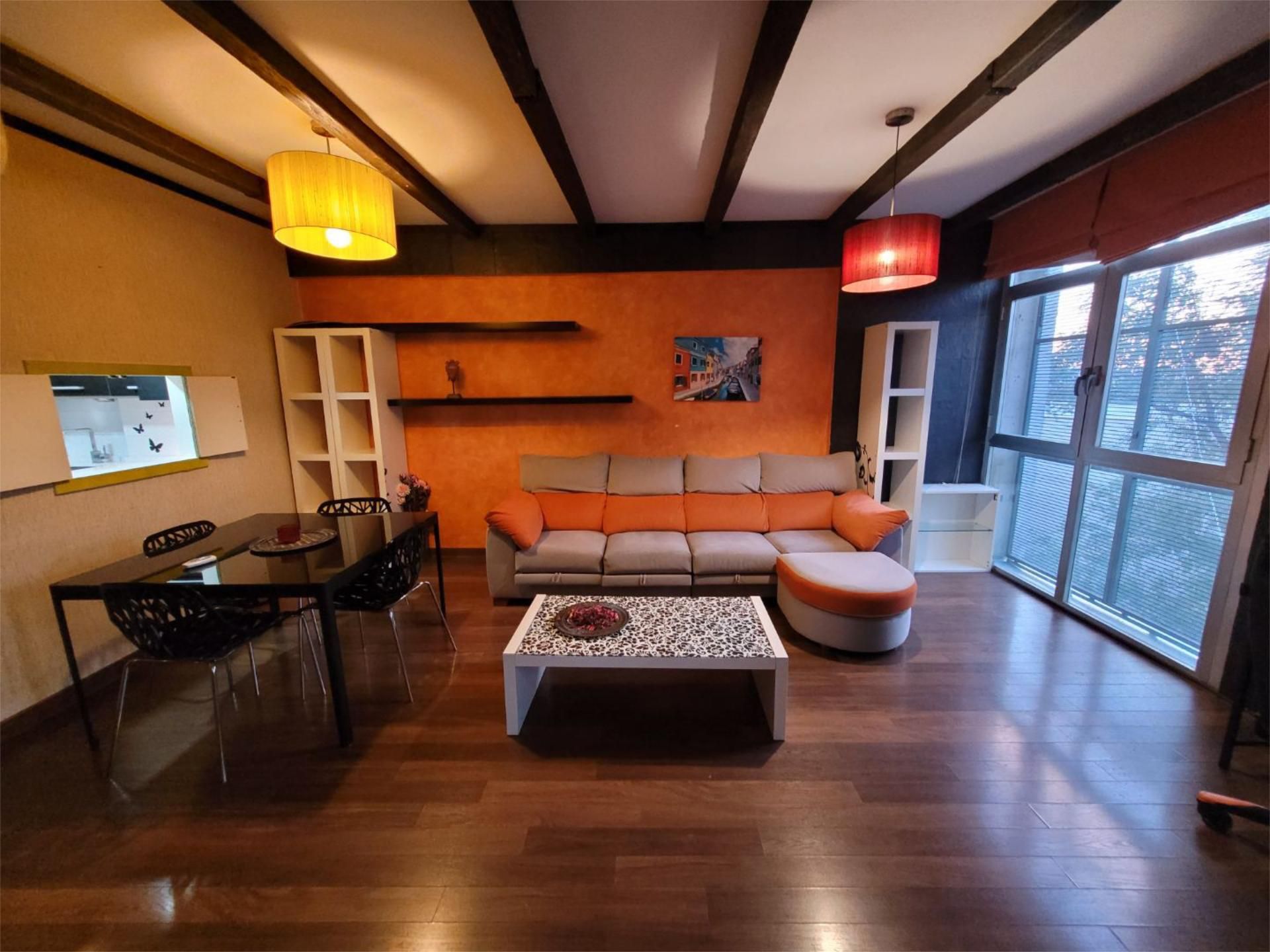 Sala d'estar de Dúplex de lloguer en  Sevilla Capital amb Aire condicionat