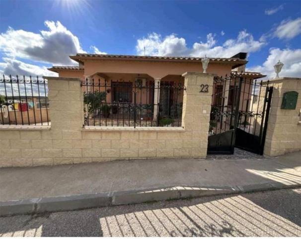Casa-chalet en Venta en Calle Tresjuncos, 23 en Villaescusa de Haro