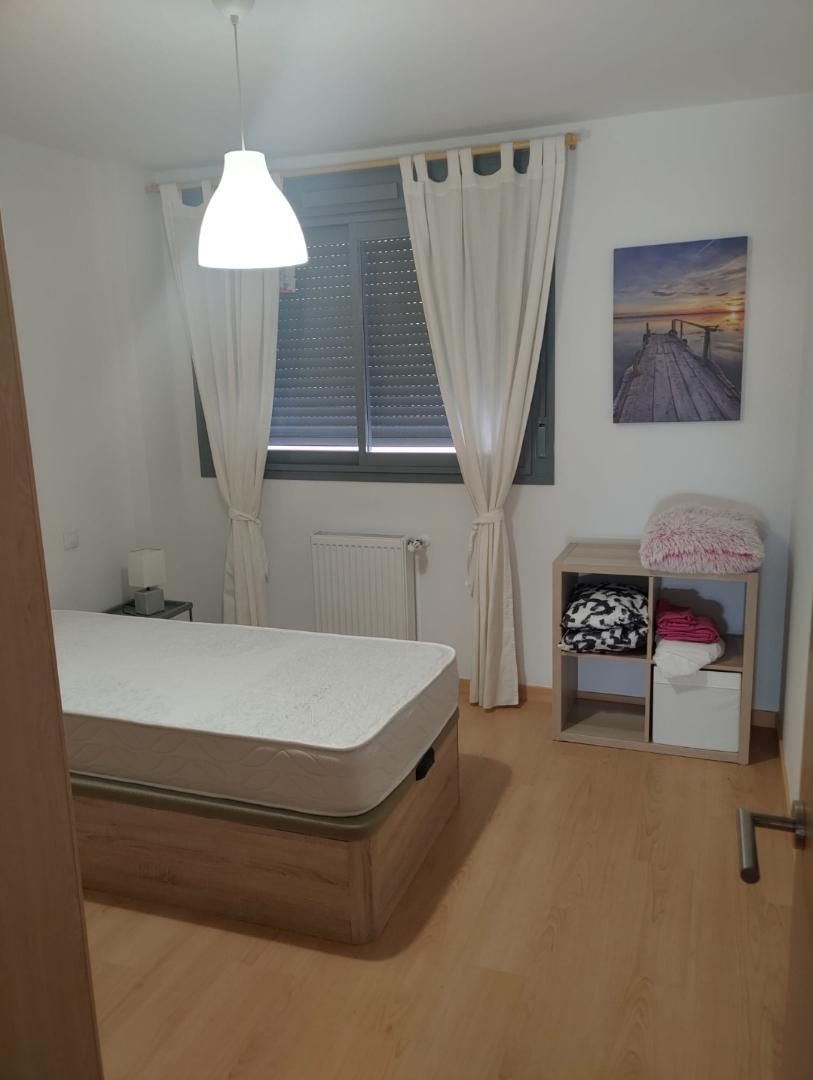 Bedroom of Flat to share in Villalbilla  with Heating, Private garden and Parquet flooring