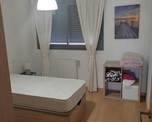 Bedroom of Flat to share in Villalbilla  with Heating, Private garden and Parquet flooring