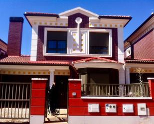 Vista exterior de Casa o xalet en venda en Valladolid Capital amb Terrassa i Balcó
