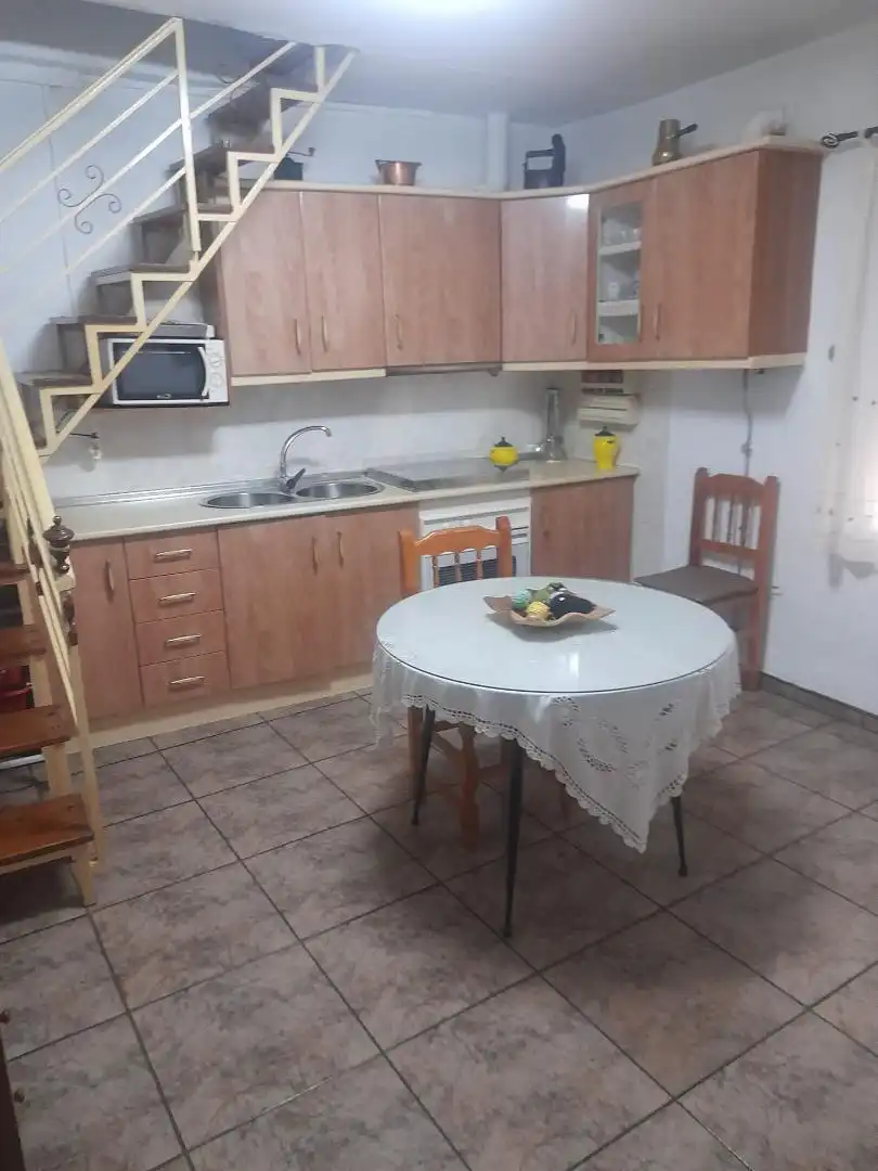 Einfamilien-Reihenhaus zum Verkauf in Calle Correos, 3, Santo Tomé Küche von Einfamilien-Reihenhaus zum Verkauf in Santo Tomé mit Klimaanlage, Heizung und Terrasse