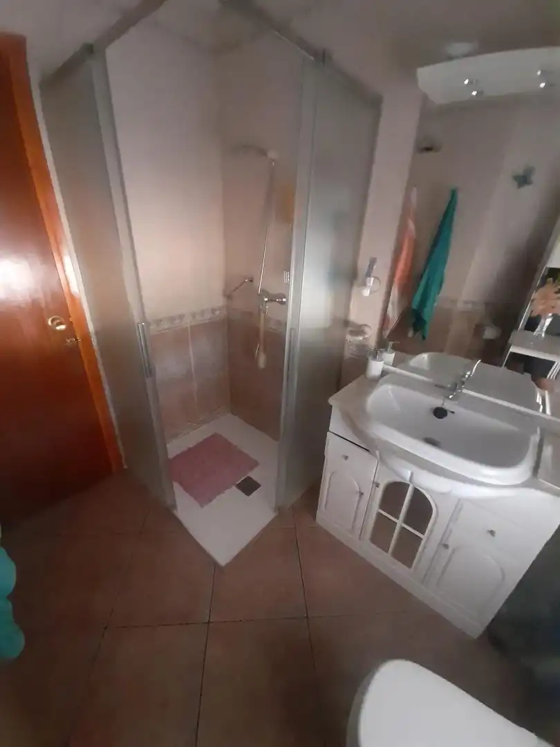 Einfamilien-Reihenhaus zum Verkauf in Calle Correos, 3, Santo Tomé Badezimmer von Einfamilien-Reihenhaus zum Verkauf in Santo Tomé mit Klimaanlage, Heizung und Terrasse
