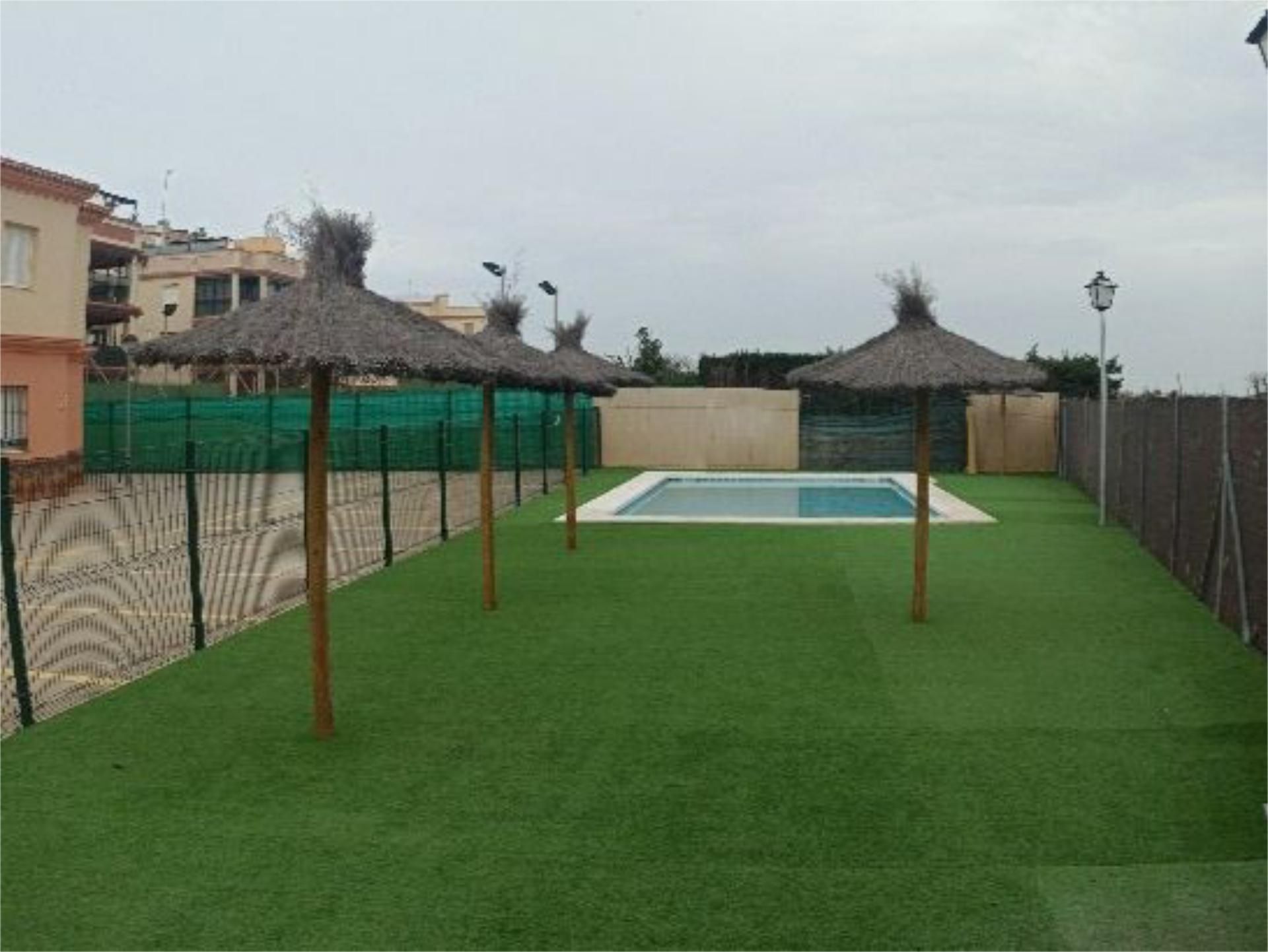 Piscina de Pis en venda en Chipiona amb Aire condicionat, Calefacció i Jardí privat